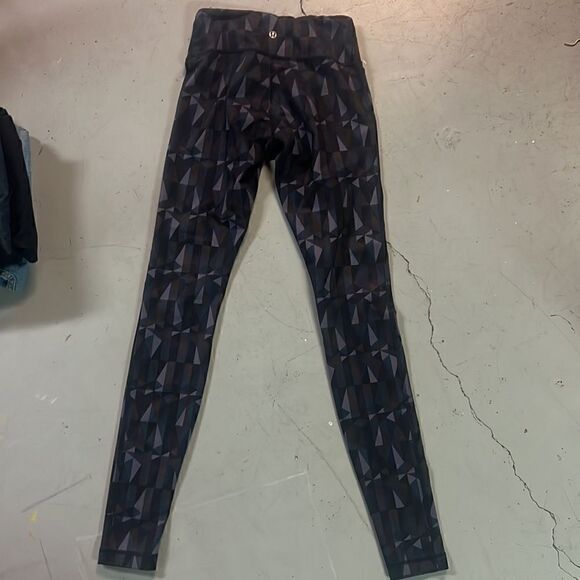 Size 2 Lululemon Stained Glass Wonder Under Pants - Picture 3 of 5